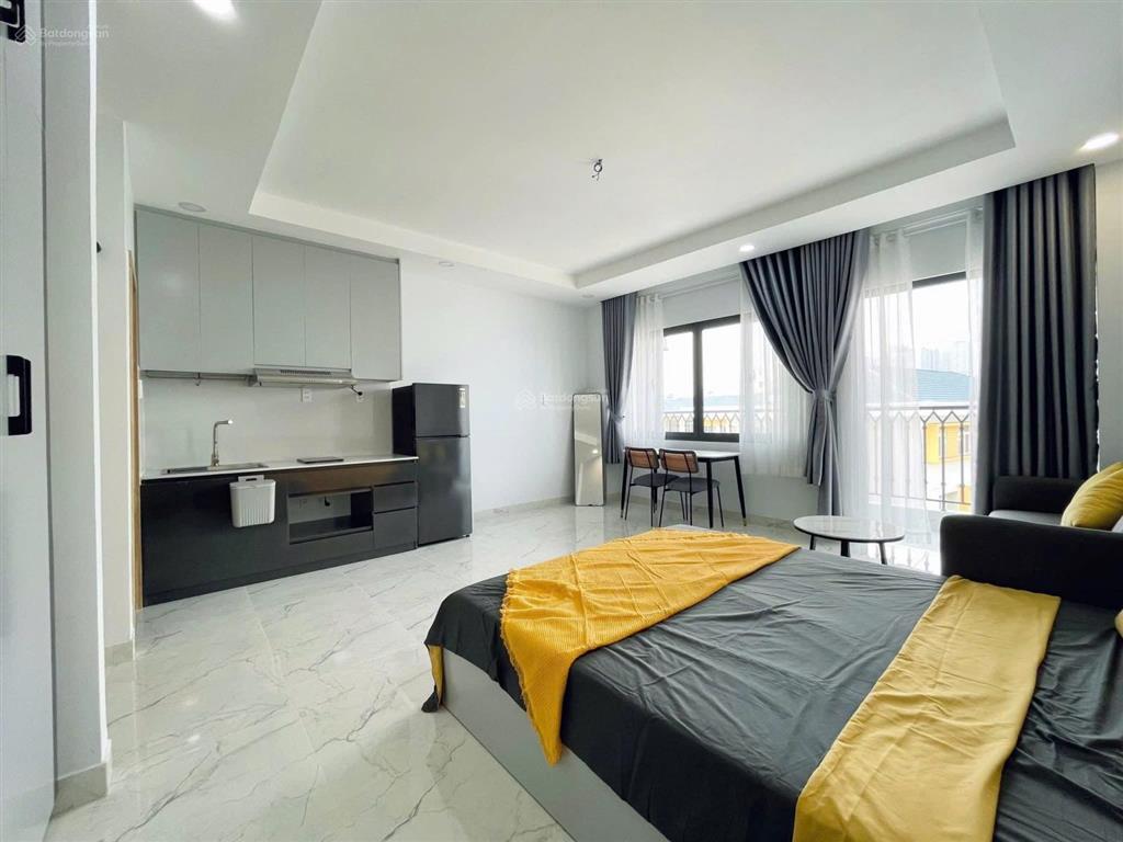 Khách nhượng studio ban công lớn view landmark  máy giặt riêng  ít chi phí