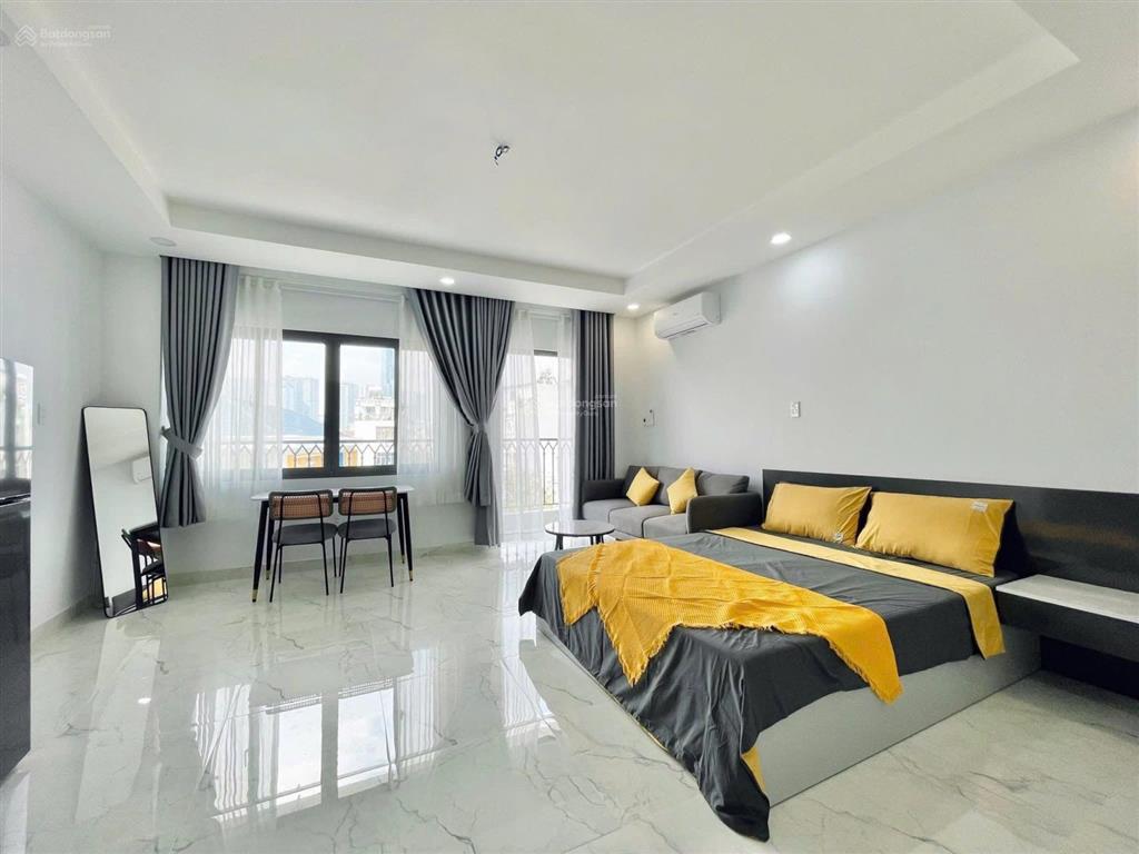 Khách nhượng studio ban công lớn view landmark  máy giặt riêng  ít chi phí
