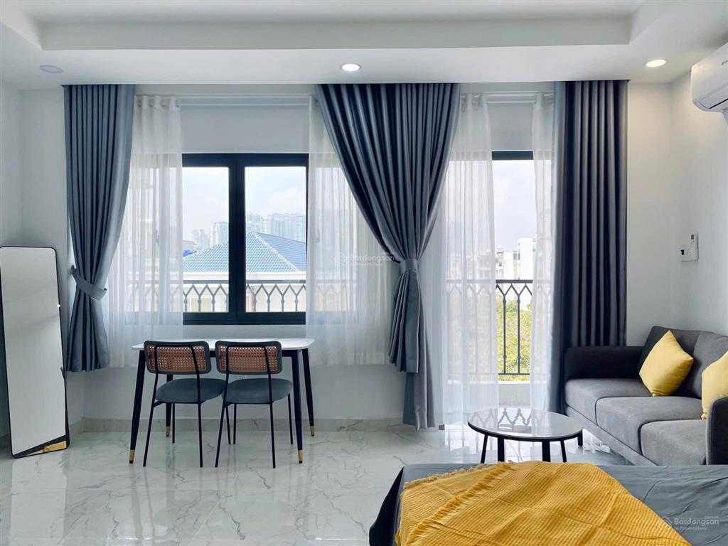 Khách nhượng studio ban công lớn view landmark  máy giặt riêng  ít chi phí