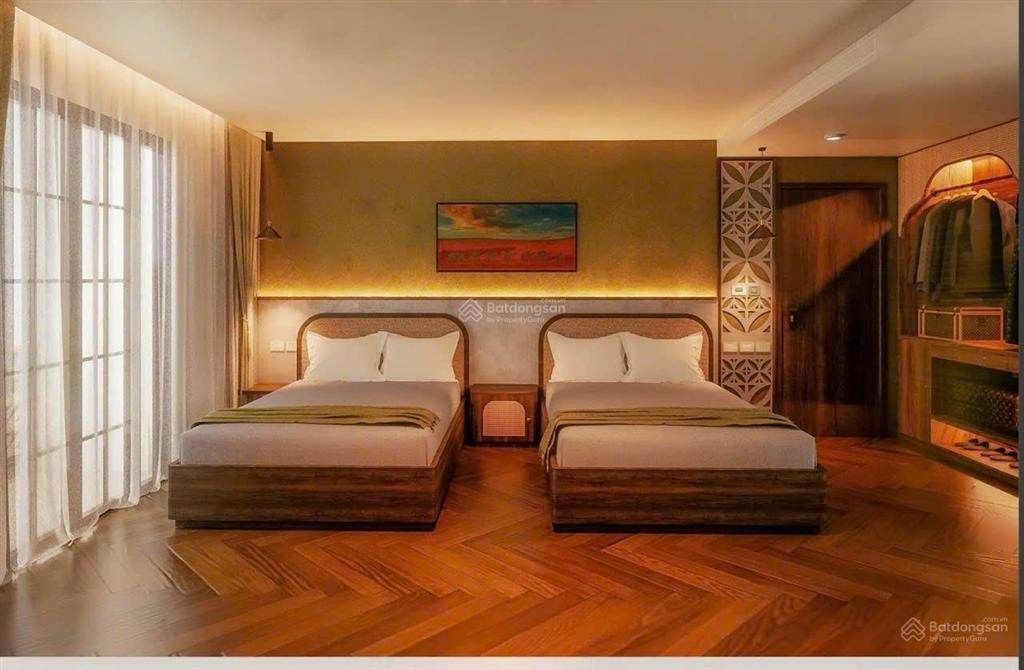 Cho thuê khách sạn mới siêu vị trí phố cổ cách hồ gươm 200m  diện tích 200m2 6 tầng + hầm