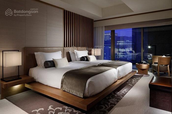 Cho thuê khách sạn mới siêu vị trí phố cổ cách hồ gươm 200m  diện tích 200m2 6 tầng + hầm