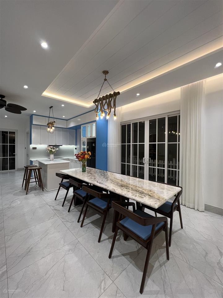 Bán biệt thự đơn lập novaworld phan thiết, giá tốt thị trường với 12 tỷ. đang cho thuê ổn định