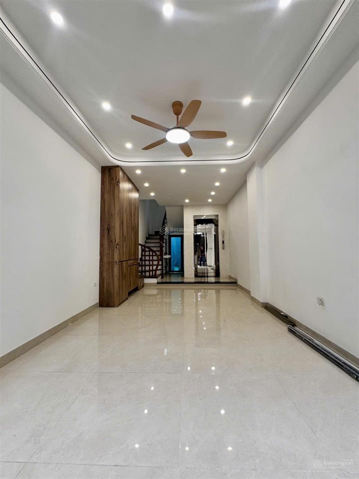 Bán nhà ngọc thụy  long biên 35m2 x 7t  ngõ nông  thang máy  full nội thất  giá nhỉnh 9 tỷ.