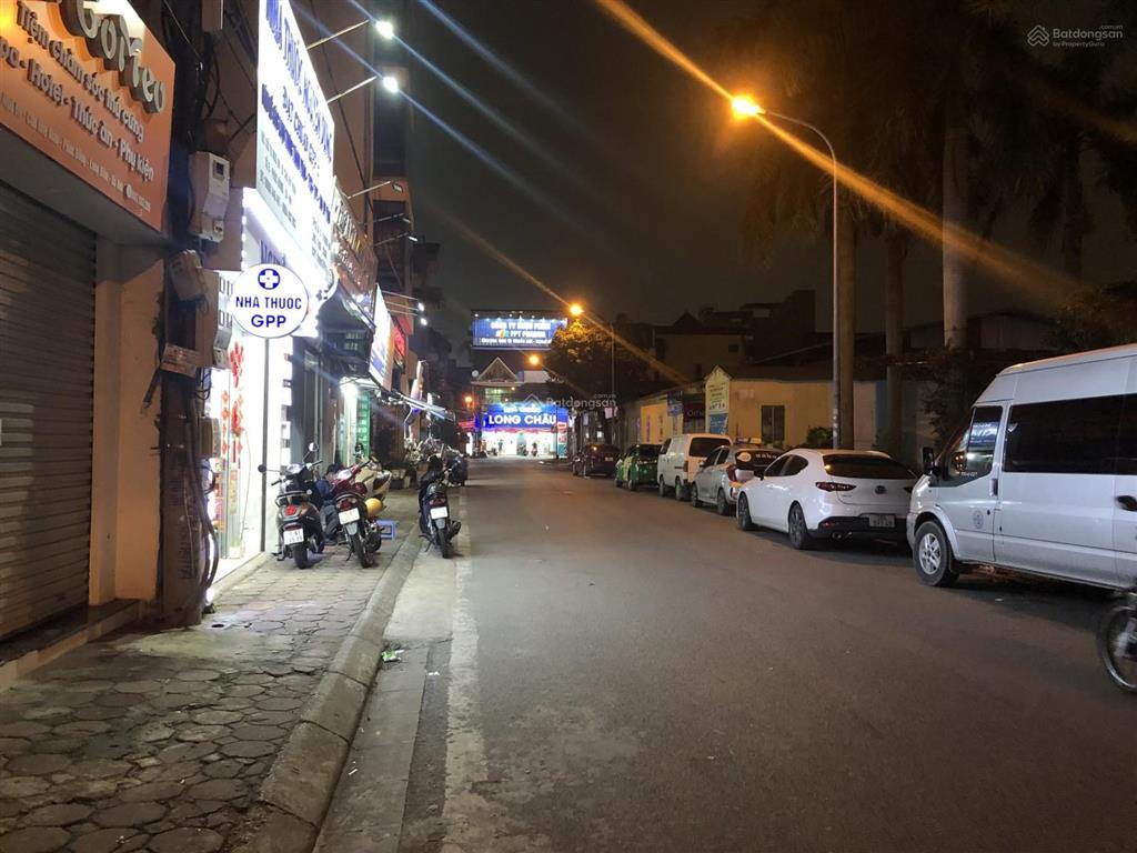 Bán đất chu huy mân  long biên 60m  mặt tiền 5m  gần hồ  dòng tiền  ô tô  giá 9 tỷ.
