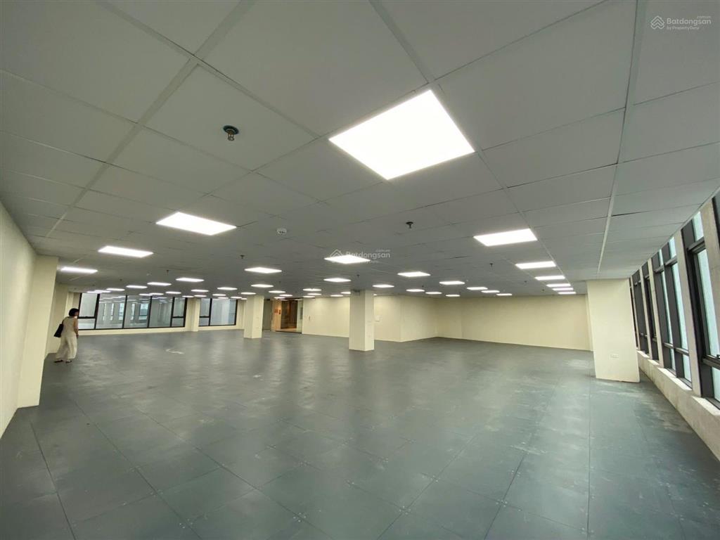 Bán nhà phố hồng tiến  long biên 480m x 10t  mt 18m  kinh doanh  dòng tiền  ô tô  giá 320 tỷ.