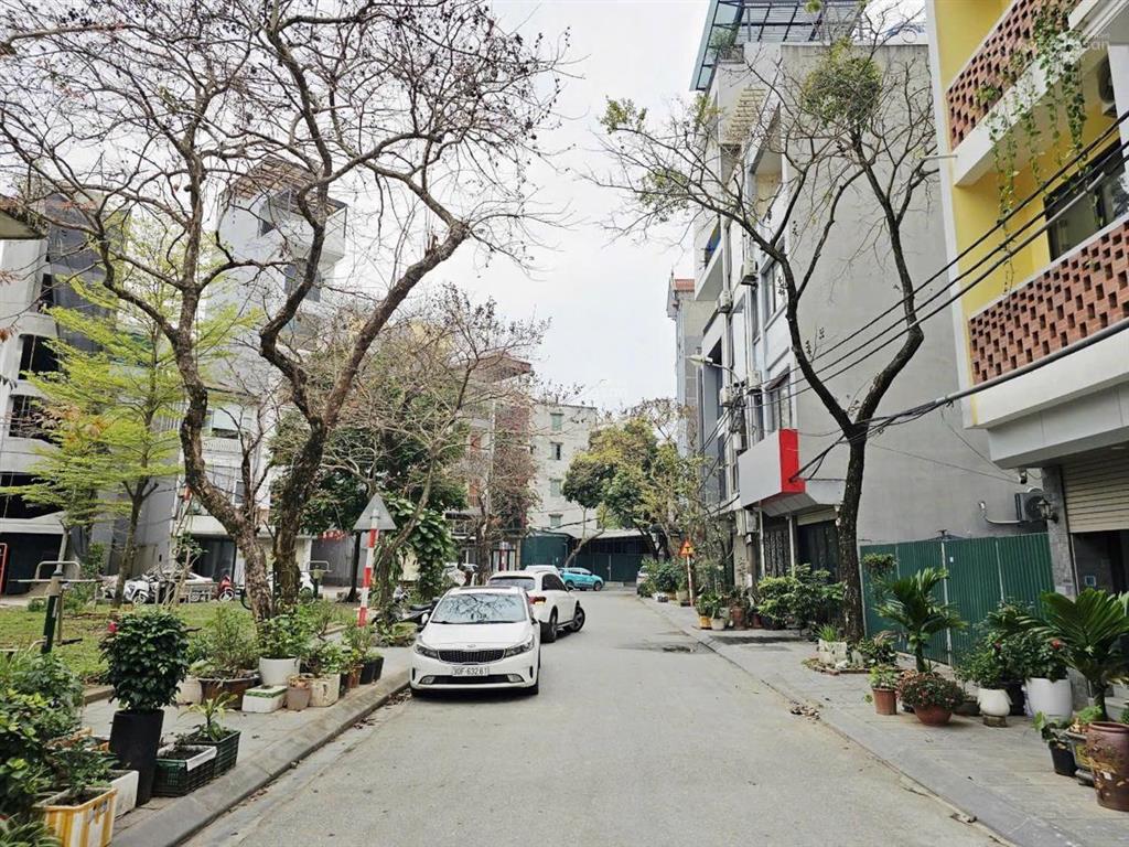 Bán nhà thạch bàn  long biên 40m x 7t  thang máy  ô tô  ngõ nông  kinh doanh  giá nhỉnh 8 tỷ.