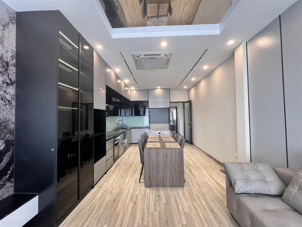 Bán nhà thạch bàn  long biên 40m x 7t  thang máy  ô tô  ngõ nông  kinh doanh  giá nhỉnh 8 tỷ.