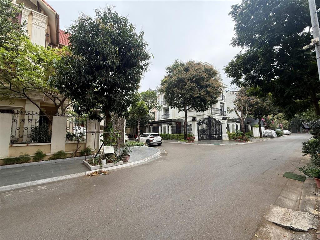 Bán đất việt hưng  long biên 50m  mt 4m  ô tô vào nhà  ngõ nông  dòng tiền  giá nhỉnh 9 tỷ.
