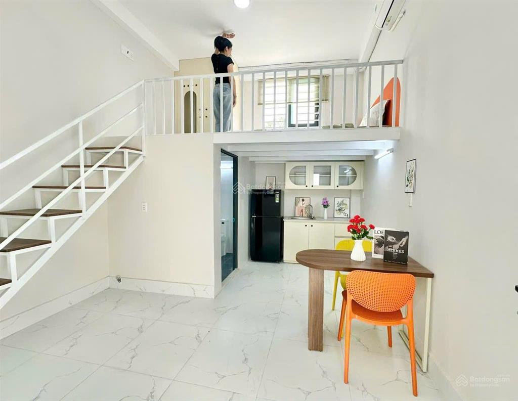 Duplex giá sinh viên gần đh gtvt, umt  mới đẹp  gác cao 1m78  ở liền tại q2