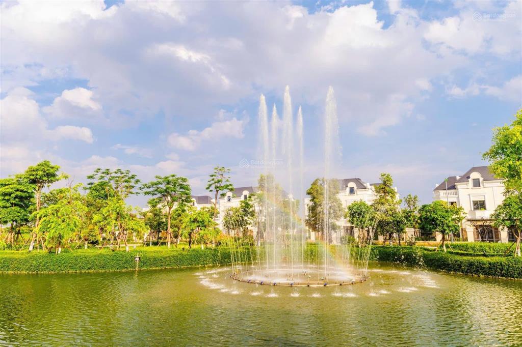 Chính chủ bán căn view hồ 72m2/2pn/2wc. giá full nội thất 5.2 tỷ tầng trung view thoáng