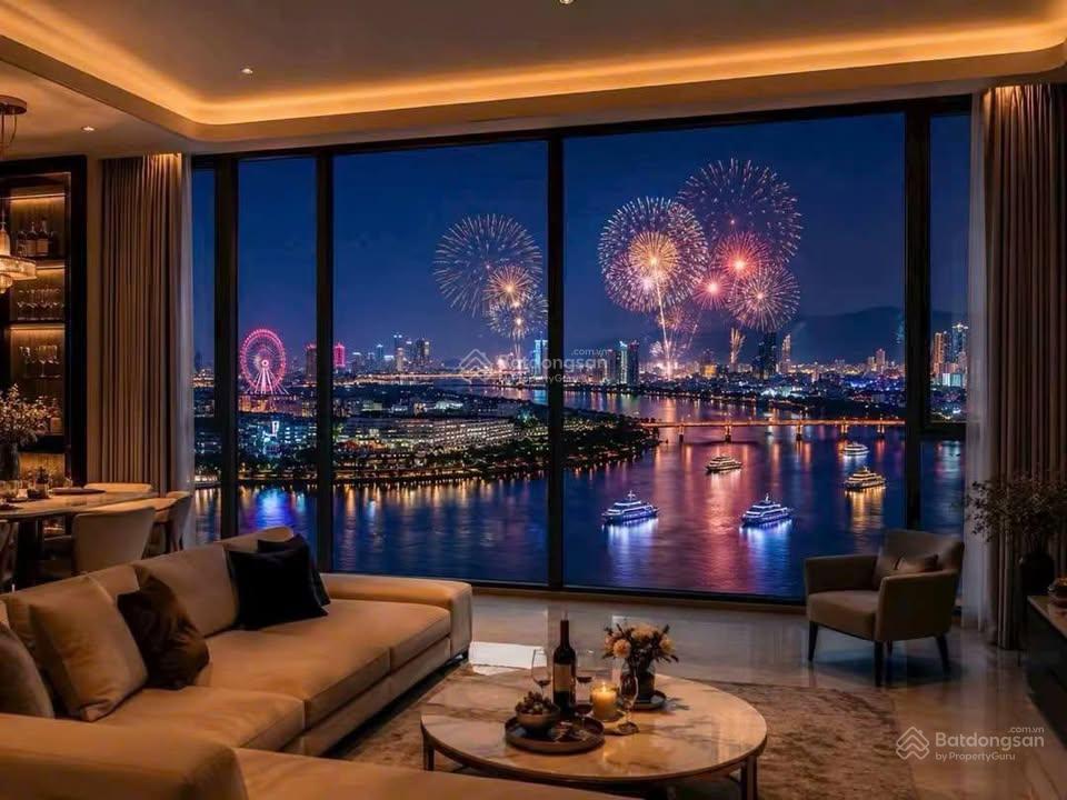 Quỹ căn view pháo hoa diff. căn hộ slight tower 3 mặt sông giá ưu đãi đợt 1 chỉ 54 triệu/m2.