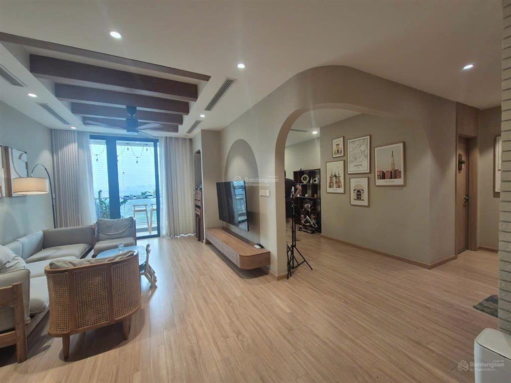 Chính chủ! bán căn 104m tầng 18 view công viên. giá 9,2 tỷ full nội thất. sẵn sổ đỏ sang tên ngay.
