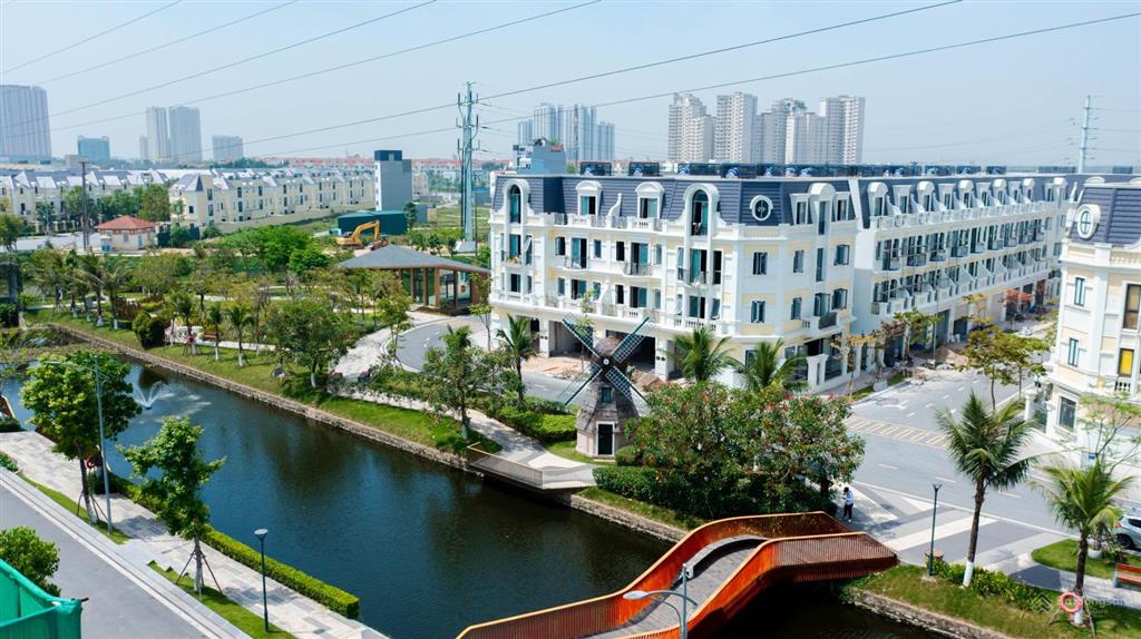 Tôi chính chủ bán liền kề đường 3.5 diện tích 90m, 2 mặt tiền, gần sông. giá full thuế phí 20,7 tỷ