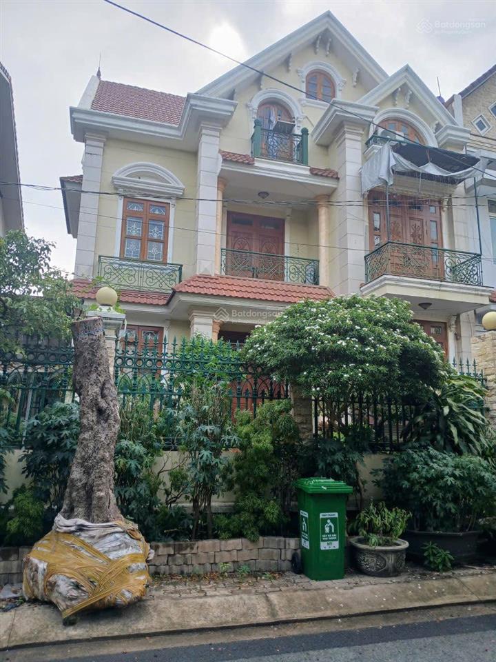 Biệt thự đẹp khu tân quy đông phường tân phong quận 7. khu dân trí cao nhiều cây xanh thoáng mát