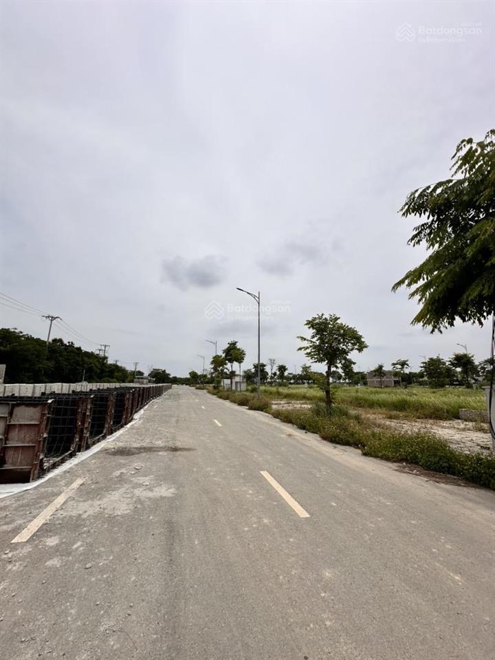 Cắt lỗ 95m2 đấu giá rẻ như đất dân. 2 thoáng mt 5m cắt lỗ đấu giá tân thái hiền ninh. 4x tr/m2