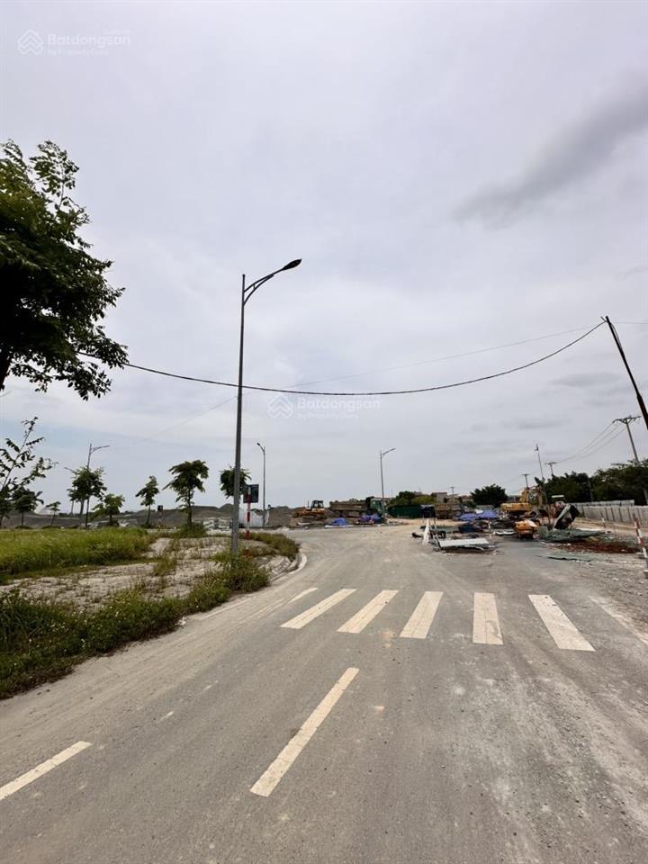 Cắt lỗ 95m2 đấu giá rẻ như đất dân. 2 thoáng mt 5m cắt lỗ đấu giá tân thái hiền ninh. 4x tr/m2