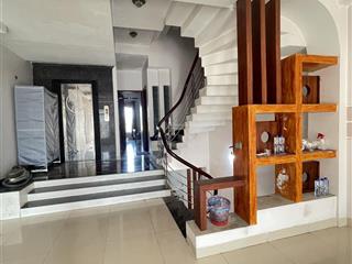 Mặt phố lê hữu tựu , kinh doanh vỉa hè, oto tránh mt 5,2m . sẵn nhà 3 tầng thang máy