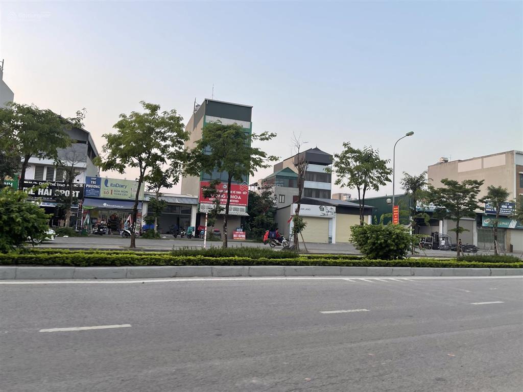 Mặt phố lê hữu tựu , kinh doanh vỉa hè, oto tránh mt 5,2m . sẵn nhà 3 tầng thang máy