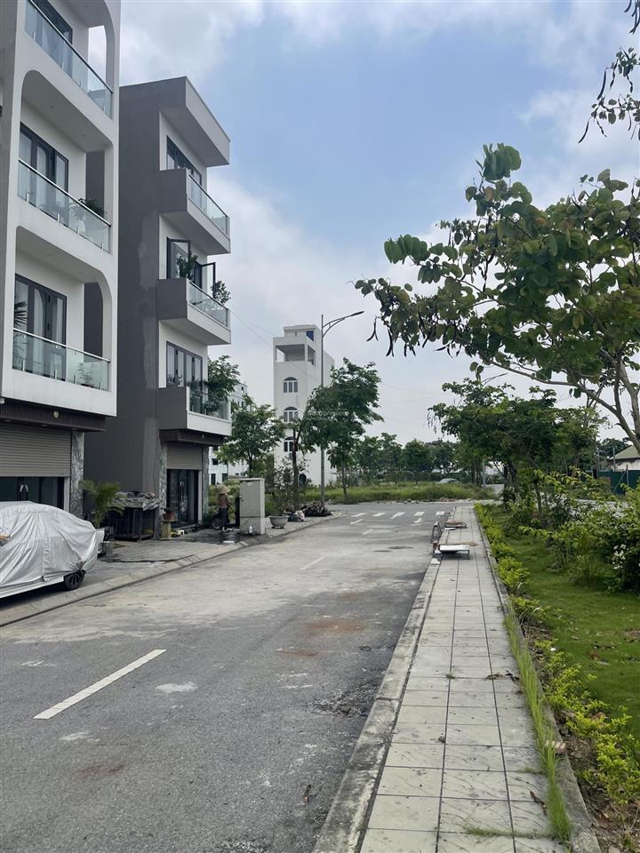 Tđc cổ dương ,phân lô 3 thoáng vỉa hè ,11 tỷ ( có tl) 200m ra võ nguyên giáp .0869 109 ***