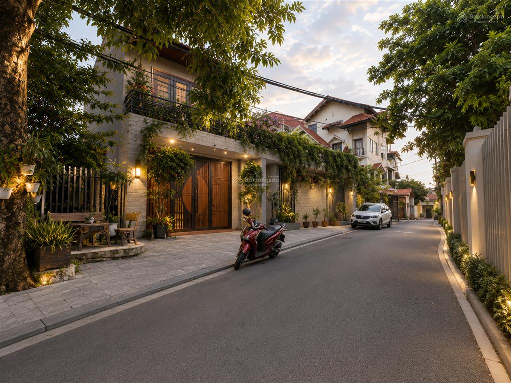 Mặt phố cao lỗ tổ 1 trục kinh doanh mt khủng 23m sẵn nhà 2 tầng sàn gỗ siêu vip. 176m² 35 tỷ có tl