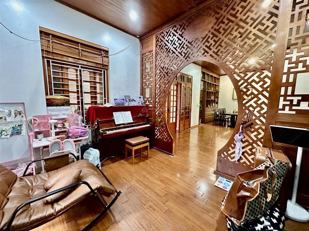 Mặt phố cao lỗ tổ 1 trục kinh doanh mt khủng 23m sẵn nhà 2 tầng sàn gỗ siêu vip. 176m² 35 tỷ có tl