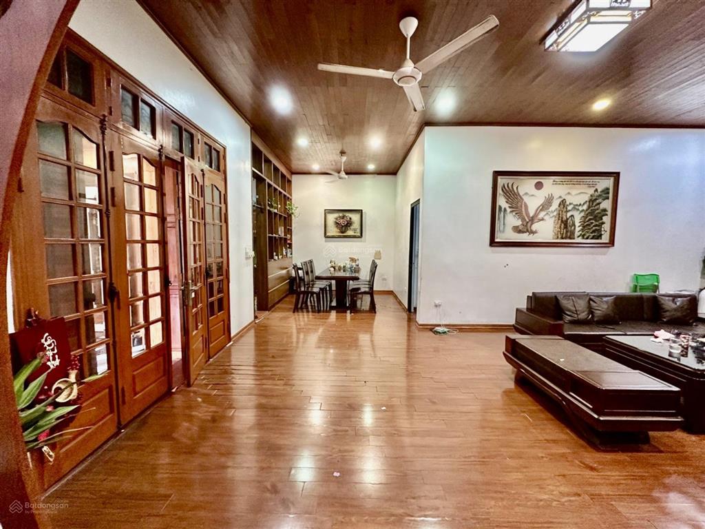 Mặt phố cao lỗ tổ 1 trục kinh doanh mt khủng 23m sẵn nhà 2 tầng sàn gỗ siêu vip. 176m² 35 tỷ có tl