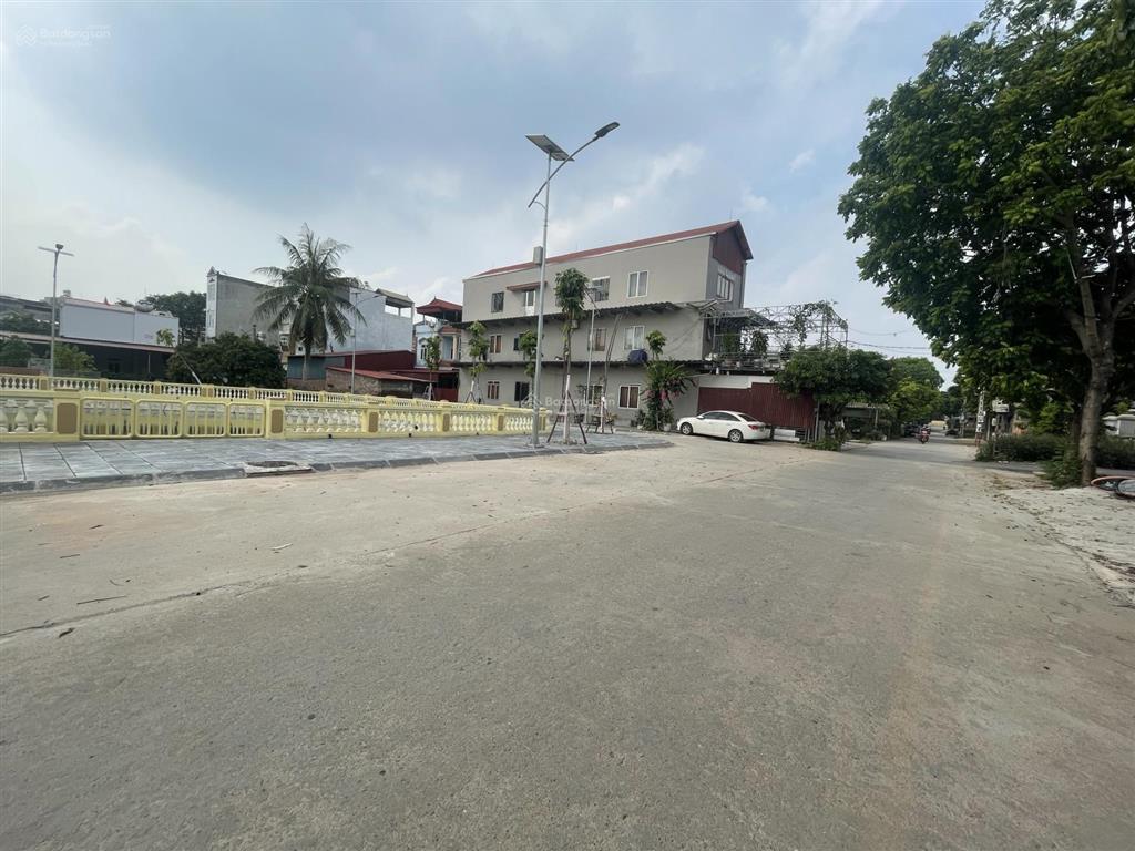 Lô góc 46m2 uy nỗ gần bến xe đông anh, giá hơn 3 tỷ mt 4,6m. ngõ ô tô thông tứ tung