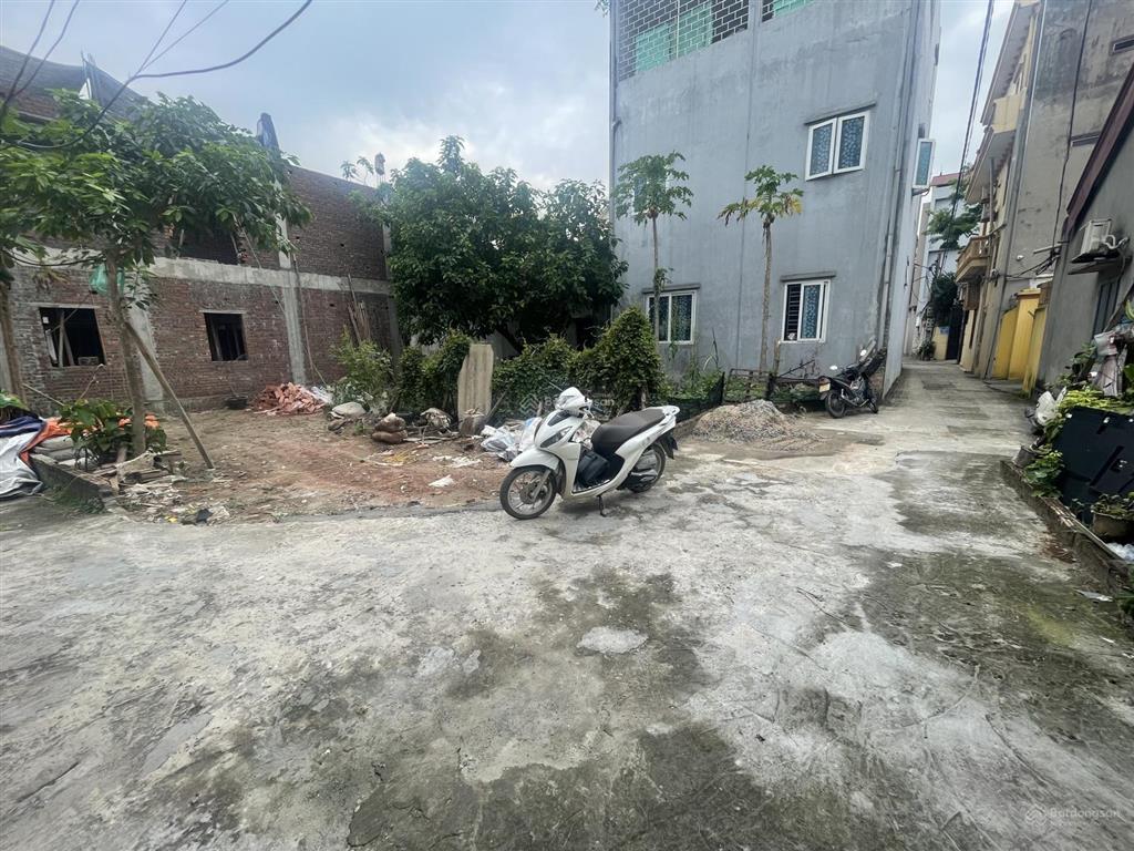 4,9 tỷ đản dị khu ẩm thực 3 bước ra mặt phố. 42m mt 5m (có tl) trung tâm đông anh. oto đỗ cửa