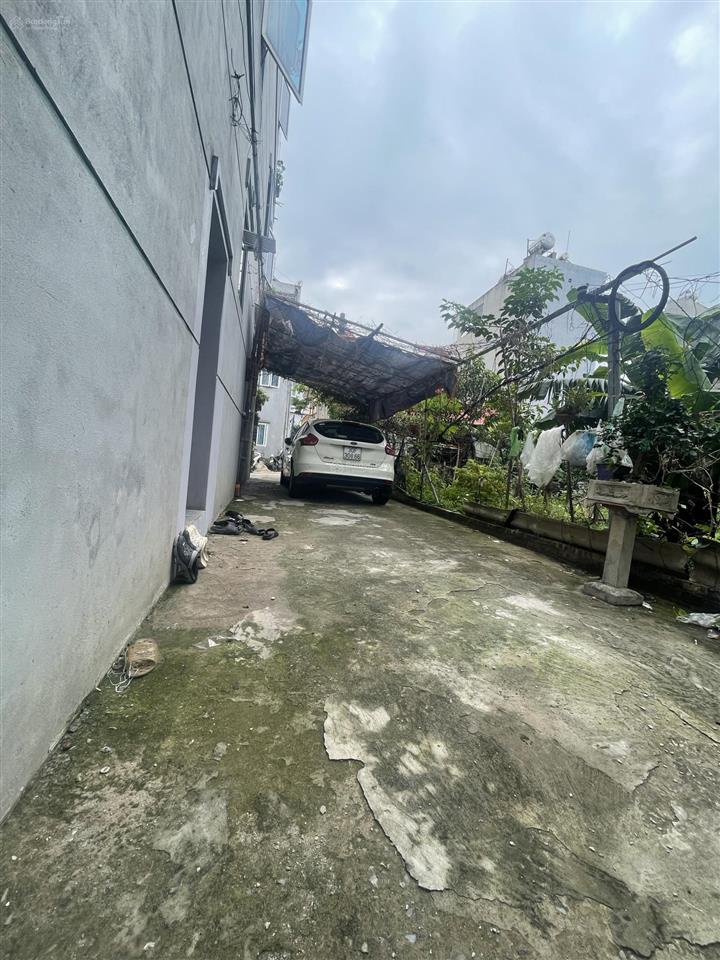 4,9 tỷ đản dị khu ẩm thực 3 bước ra mặt phố. 42m mt 5m (có tl) trung tâm đông anh. oto đỗ cửa