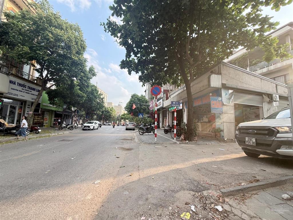 4,9 tỷ đản dị khu ẩm thực 3 bước ra mặt phố. 42m mt 5m (có tl) trung tâm đông anh. oto đỗ cửa