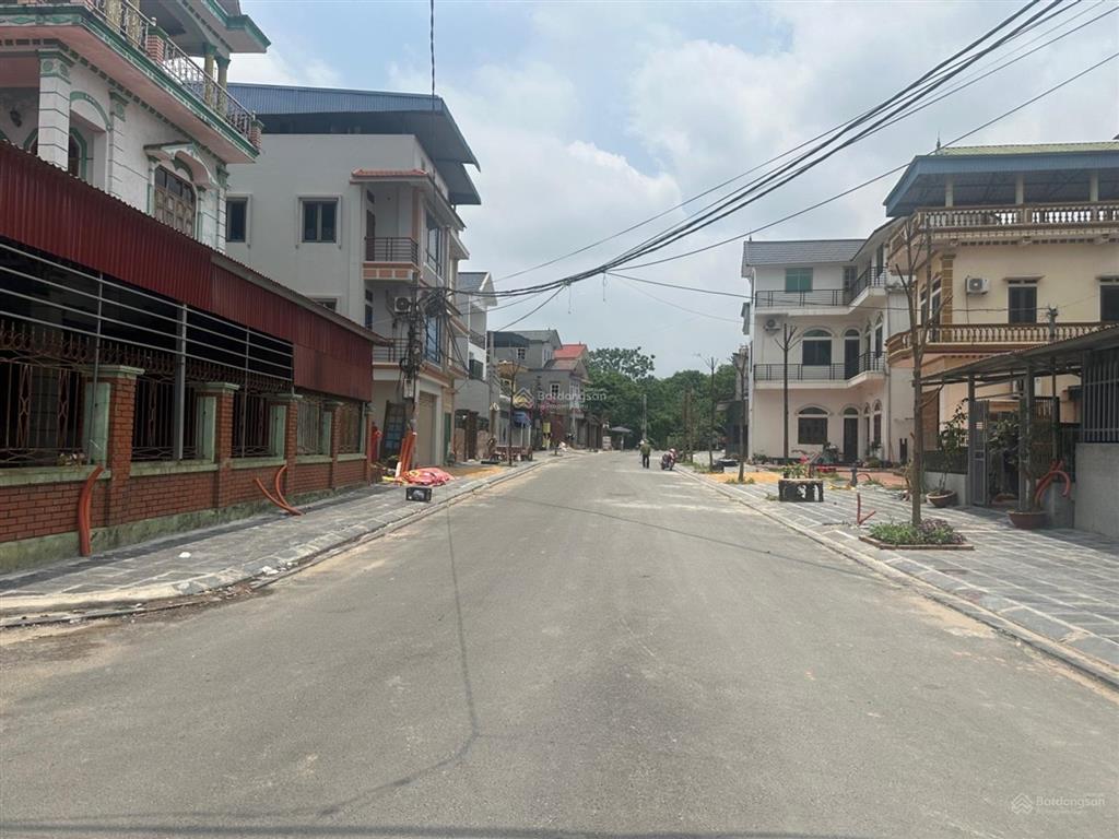 Đường 4,5m, lương quy 72tr/m2 ô tô vf9 thông chạy tứ tung. mt 5,7m không qh. 2p và tt đông anh
