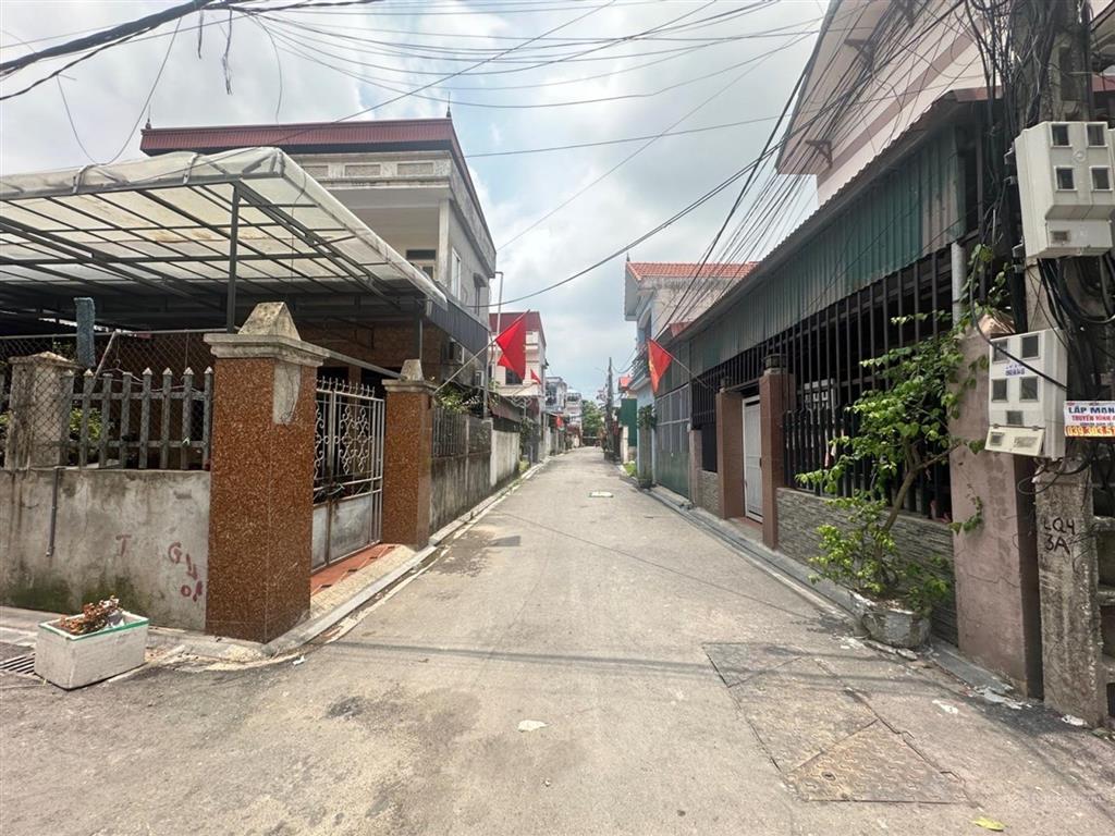 Đường 4,5m, lương quy 72tr/m2 ô tô vf9 thông chạy tứ tung. mt 5,7m không qh. 2p và tt đông anh