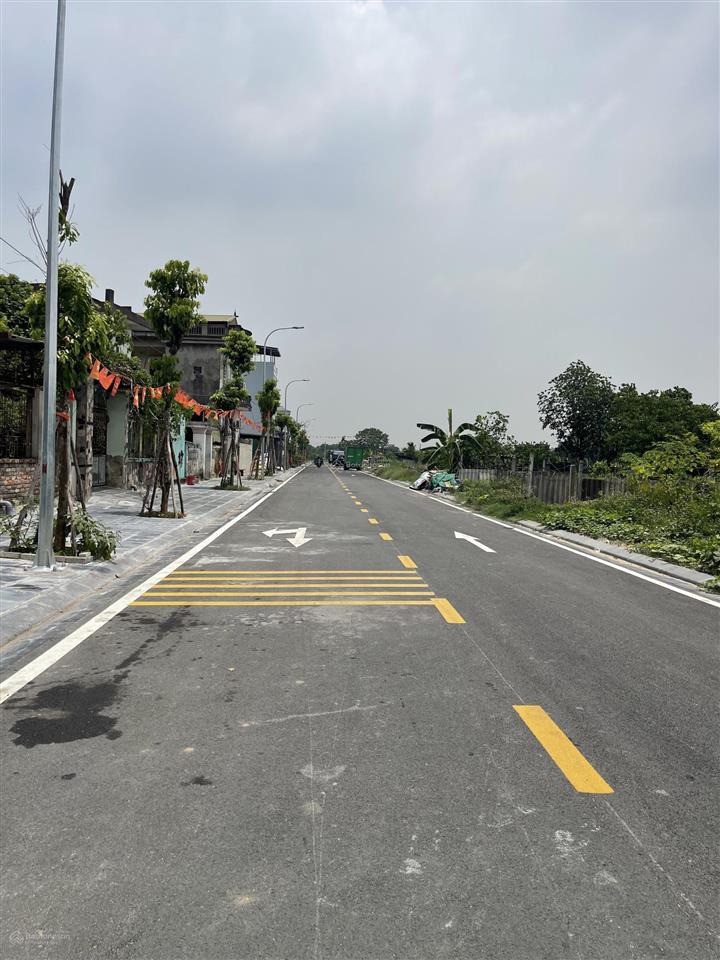 Đường 3 oto mt 5,5m thư lâm sát tt đông. hơn 4 đồng, 55m2 + 6m lk đối diện khu dãn dân. k qh