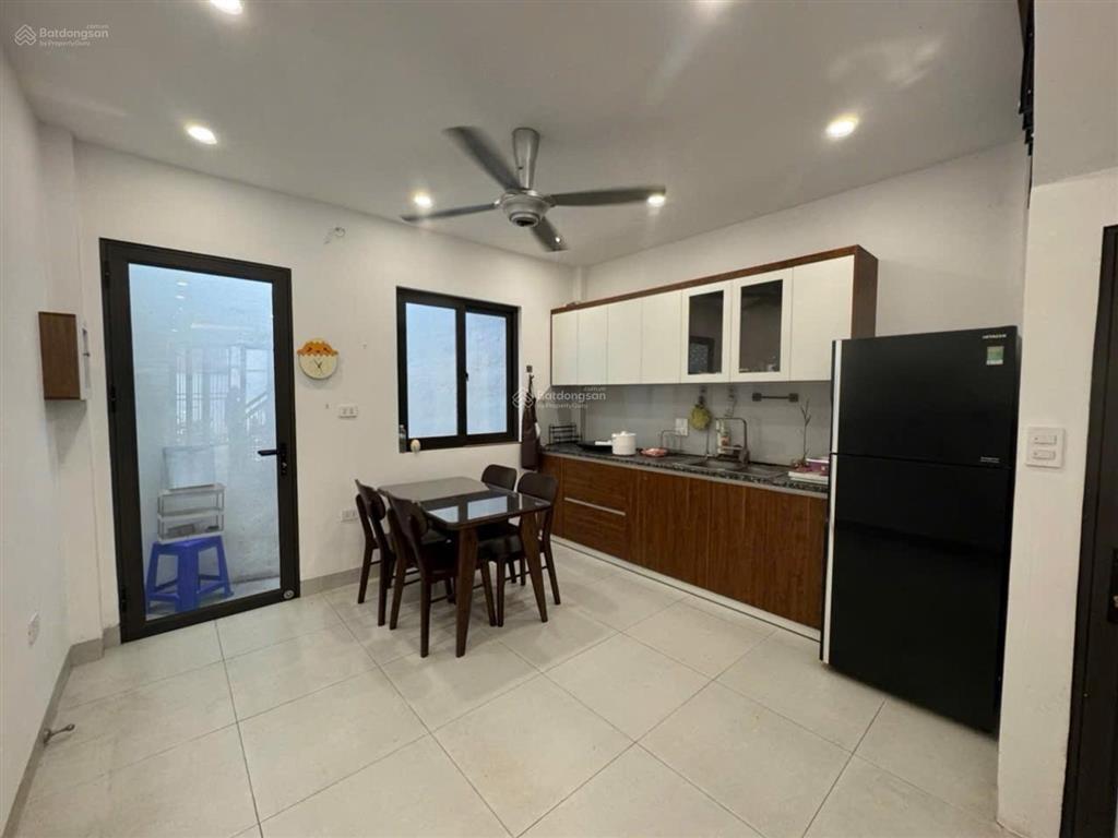 Nhà bắc hồng 3 tầng full nội thất cơ bản. hơn 40m2 giá quanh 4 tỷ. k quy hoach