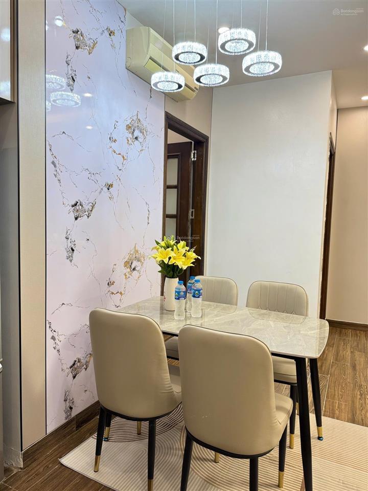 Cần bán nhanh căn hộ 3+1pn  3vs, dt 202m2 giá 9,2tỷ, view hồ rất đẹp, full nội thất,  0988 922 ***