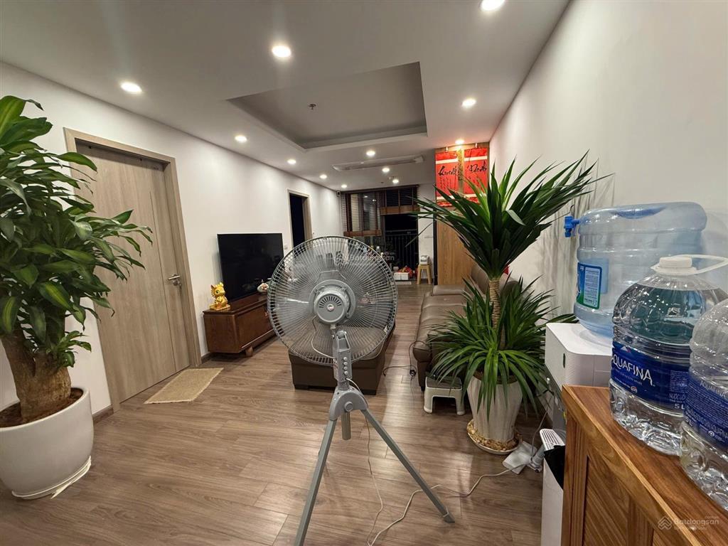 Chính chủ cần bán ch. 70,5m2,2pn2vs , giá 8 tỷ tại handico complex,33 lê văn lương, 0988 922 ***