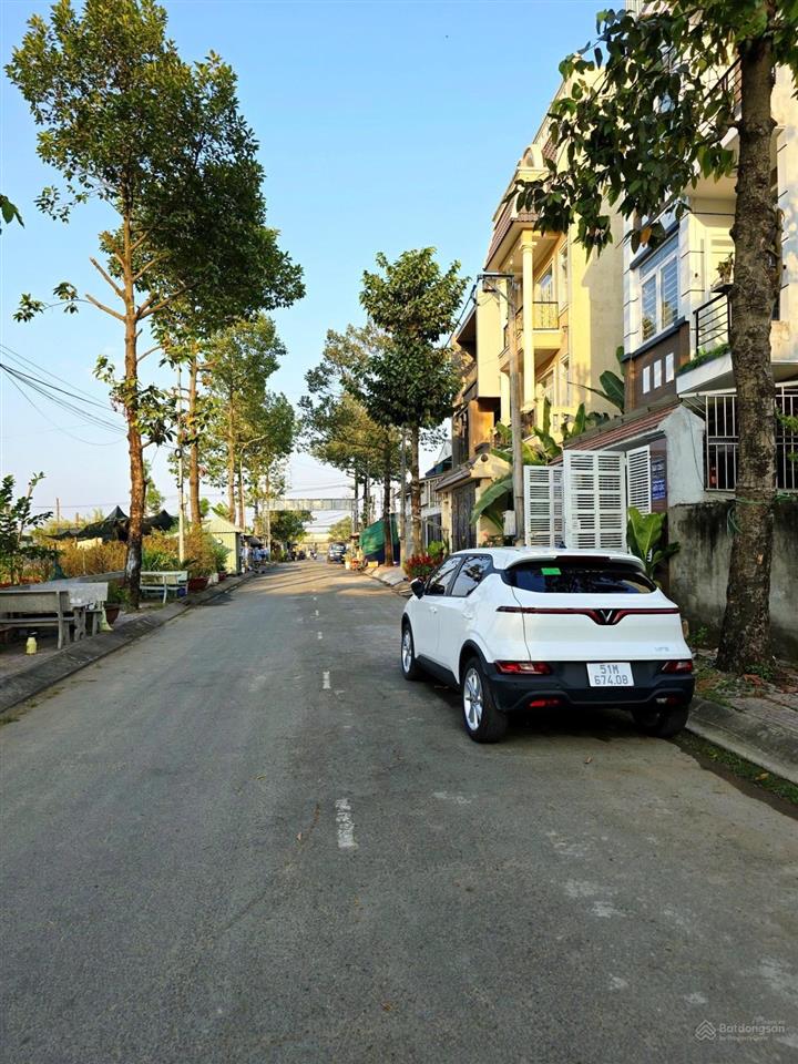 Bán đất đẹp bưng ông thoàn 67tr/m2, 100m2 chẵn, ngang hơn 5m đẹp, sổ riêng, đường 12m 0943 946 ***