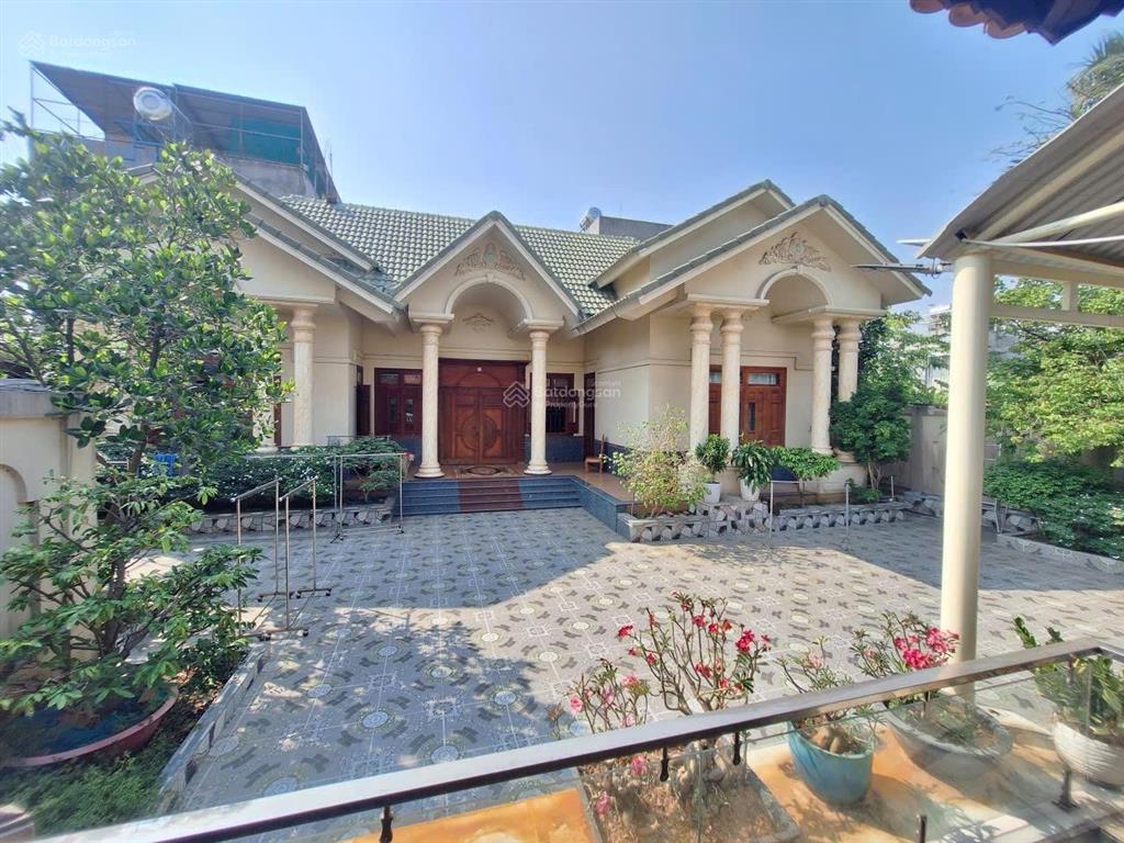 Dinh thự hoàng gia, 667m2 cn, hơn 20tr m2, sổ riêng, full nội thất cao cấp, chính chủ gấp bán