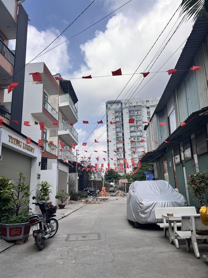 Sốc, hiếm luôn ạ, ngay lê văn chí, đất 4x16m vuông, ô tô 7m, giá có 5,85t, dự sẽ bay nhanh