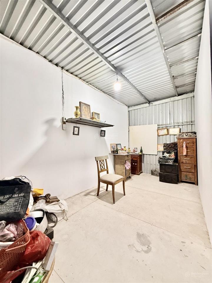 Bán gấp kèo thơm, 97,8m2 odt giá chỉ 2,8 tỷ, nhà 2 tầng, sổ đẹp nở hậu, có 3 phòng ngủ, 2 vệ sinh