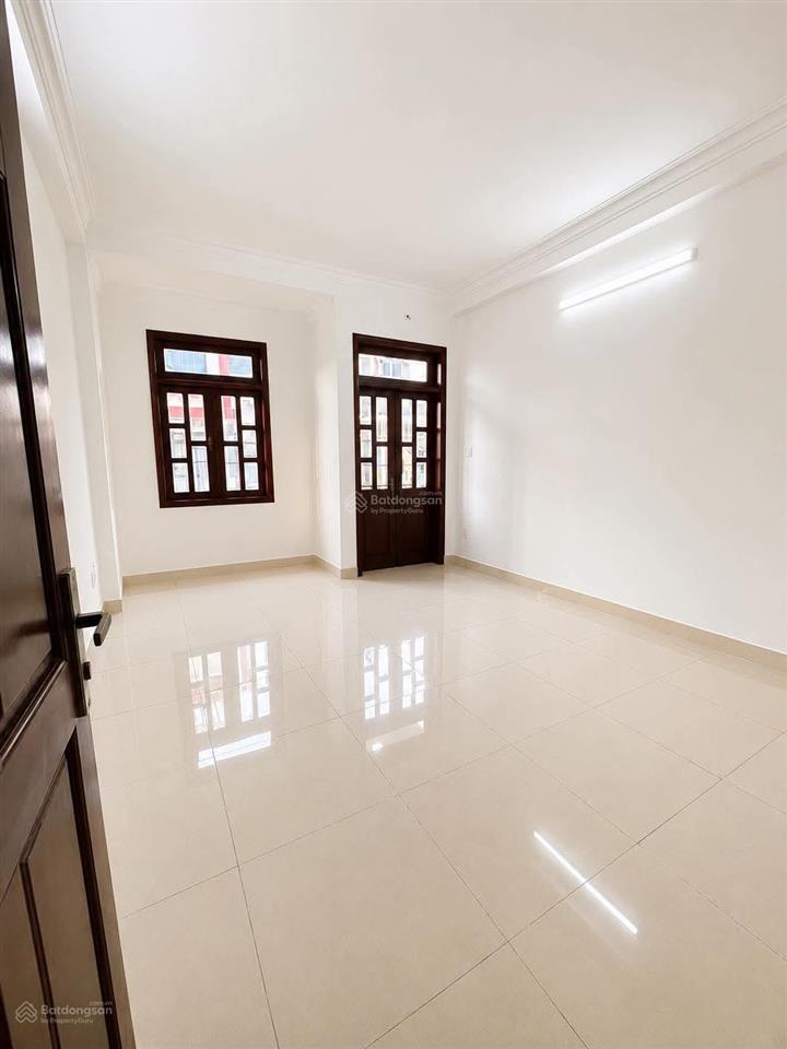 Siêu ngon, hbc nhà đẹp 3 tầng, giá đang tốt chỉ 8,3 tỷ, 3pn 3wc, đường ô tô, sổ đẹp hoàn công