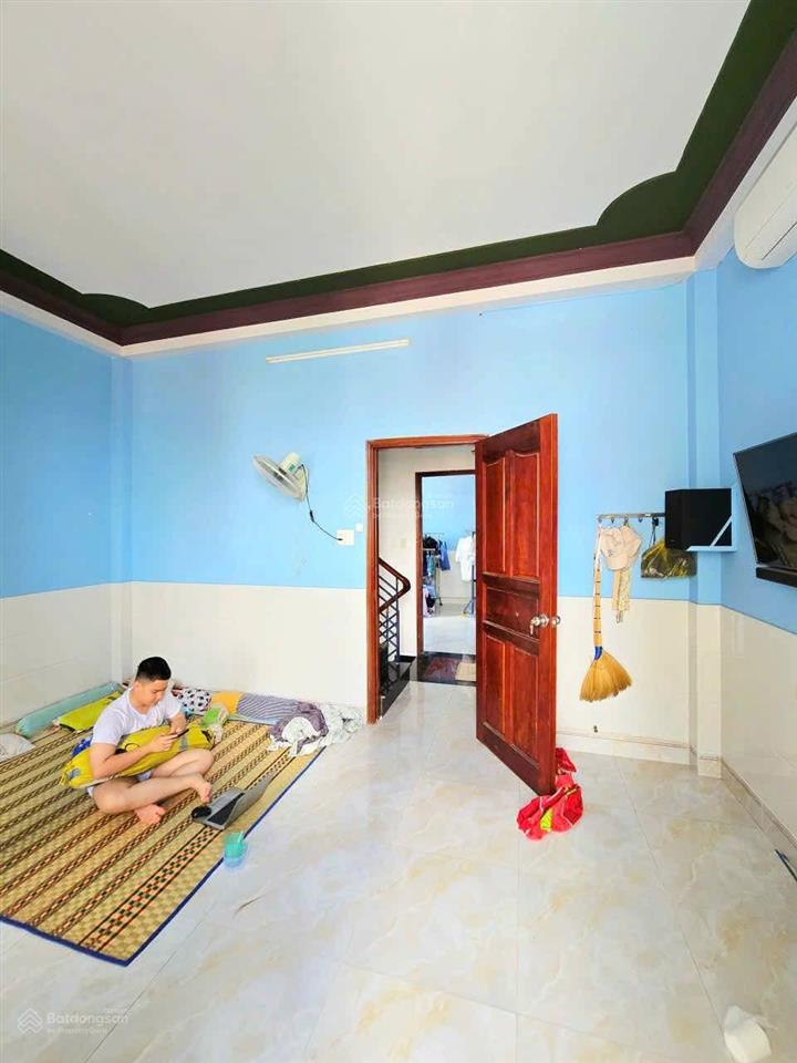 Nhà chính chủ gấp bán, 3 tầng kiên cố tự xây, 2 mặt tiền, dt 63,7m2 chỉ 5,7 tỷ, sổ đẹp hoàn công