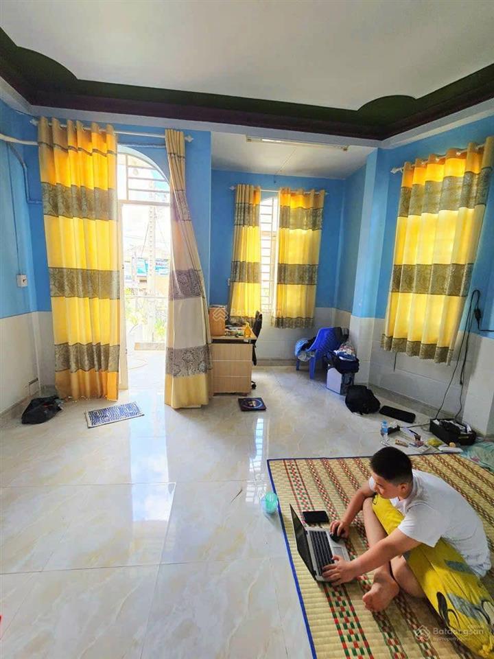 Nhà chính chủ gấp bán, 3 tầng kiên cố tự xây, 2 mặt tiền, dt 63,7m2 chỉ 5,7 tỷ, sổ đẹp hoàn công