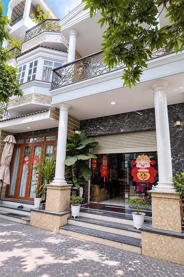 Gấp bán giảm 6 tỷ, biệt thự đẹp nhất q2, 310m2 full thổ, 3 tầng, sổ hoàn công, ngang đẹp 9,2m