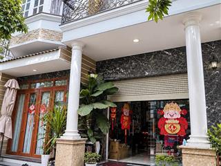 Gấp bán giảm 6 tỷ, biệt thự đẹp nhất q2, 310m2 full thổ, 3 tầng, sổ hoàn công, ngang đẹp 9,2m