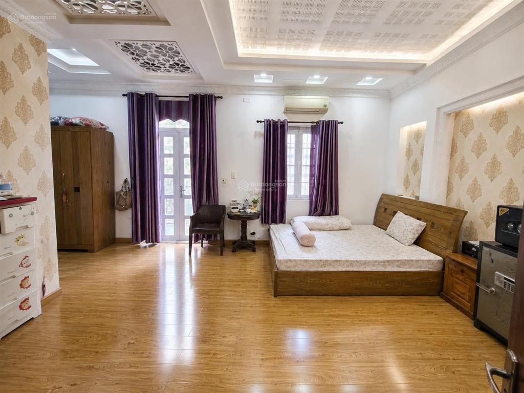 Gấp bán giảm 6 tỷ, biệt thự đẹp nhất q2, 310m2 full thổ, 3 tầng, sổ hoàn công, ngang đẹp 9,2m