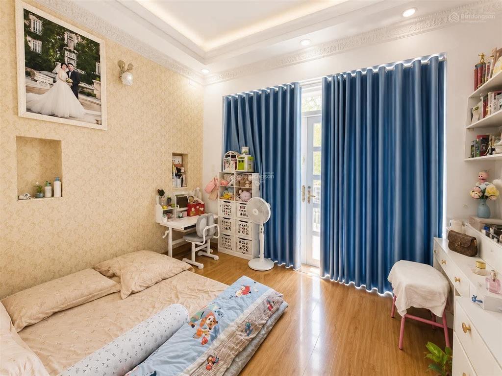 Gấp bán giảm 6 tỷ, biệt thự đẹp nhất q2, 310m2 full thổ, 3 tầng, sổ hoàn công, ngang đẹp 9,2m
