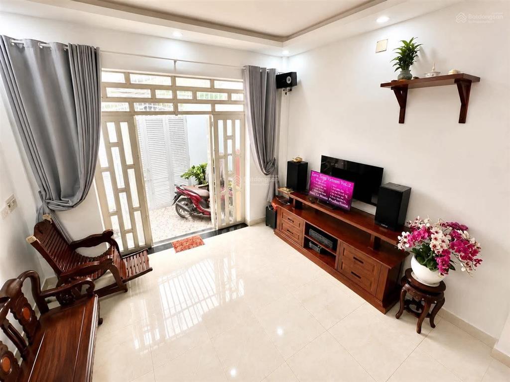 Nhà chính chủ, gần lê văn thịnh, 3 tầng, chỉ 6,650 tỷ, sổ hoàn công, gấp bán, chủ thiện chí