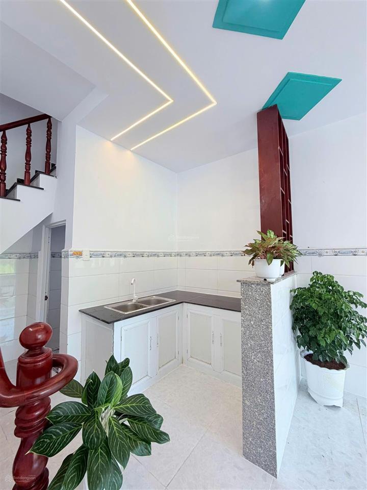 Nhà phan văn hớn  685tr đường bê tông 5m, hẻm thông, đối diện gx mỹ hạnh, đường vào 1