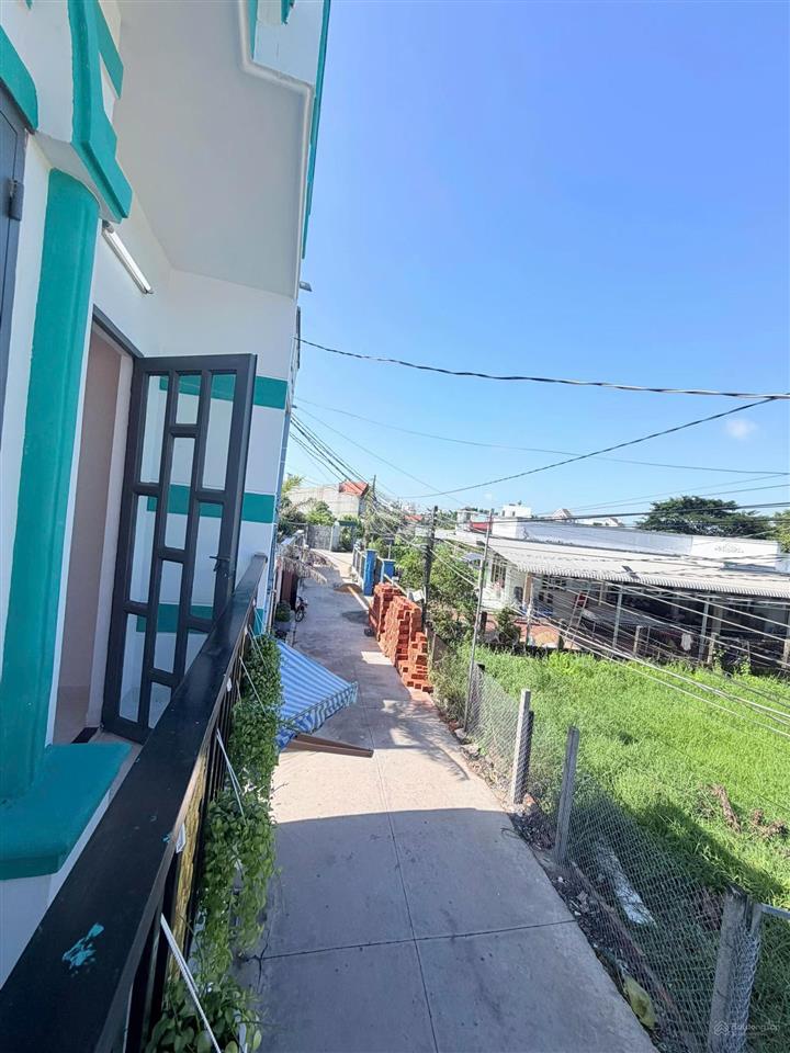 Nhà phan văn hớn  685tr đường bê tông 5m, hẻm thông, đối diện gx mỹ hạnh, đường vào 1